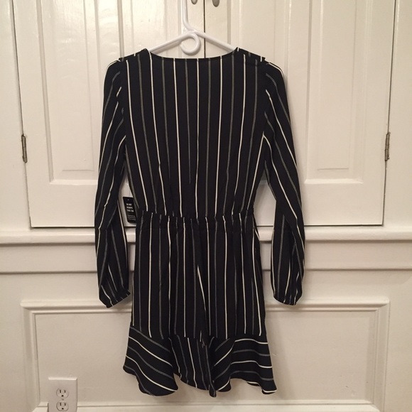 Express Ruffle Elastic Waist Wrap Dress NWT - Picture 6 of 9